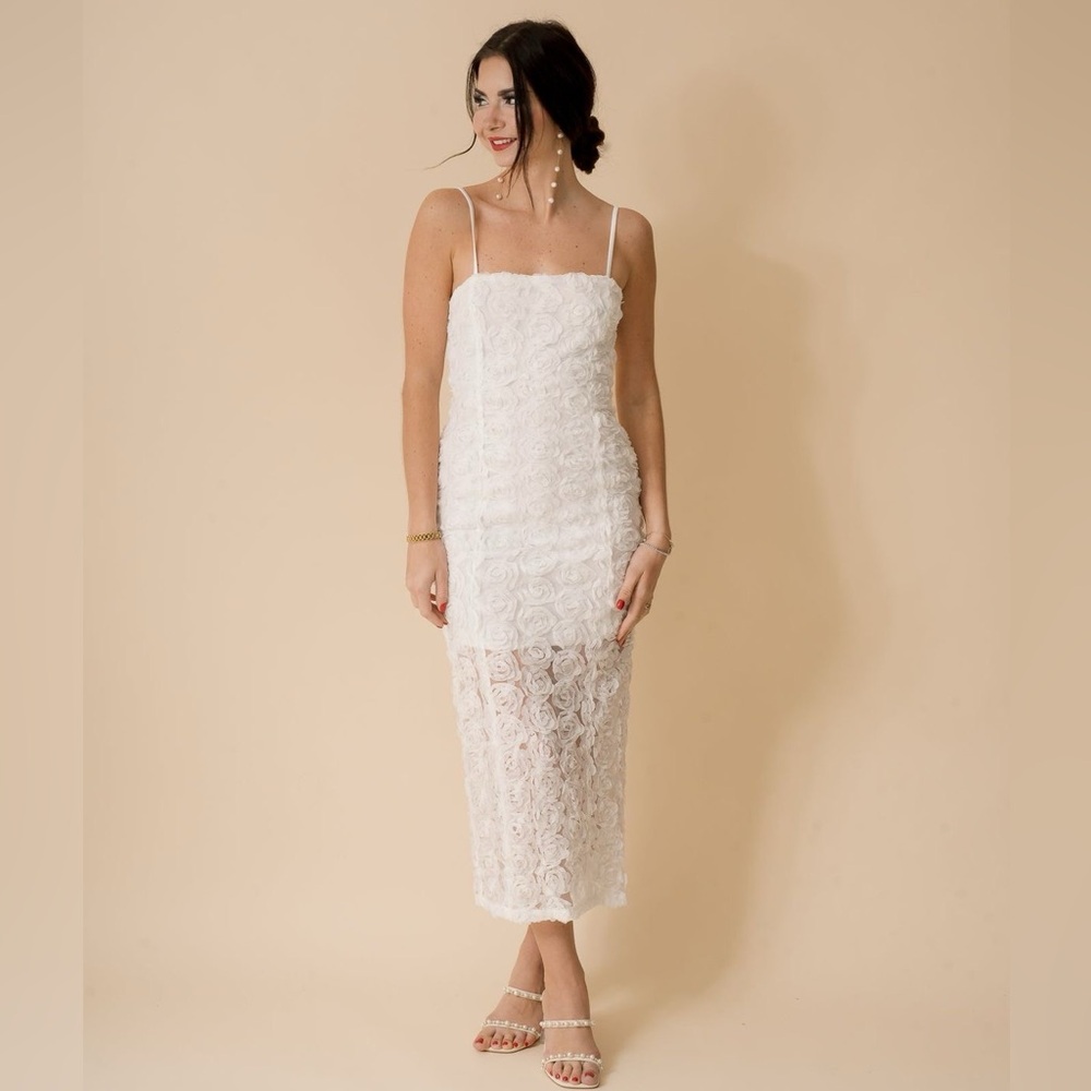 Little White Dress Blue Blush Skylar Flower Textured Maxi Dress MEDIUM Bridal